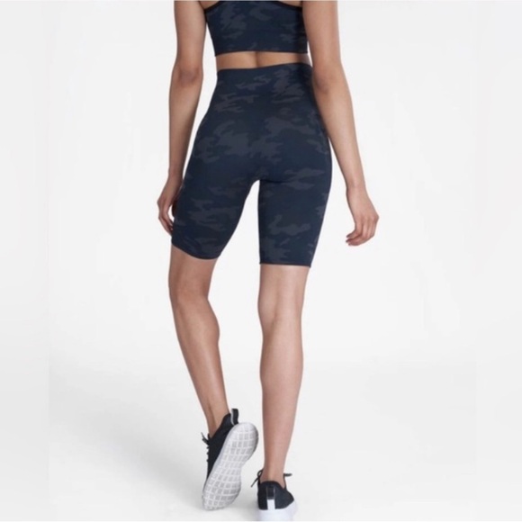 Spanx Look At Me Now Seamless Biker Shorts Size S - Picture 1 of 5